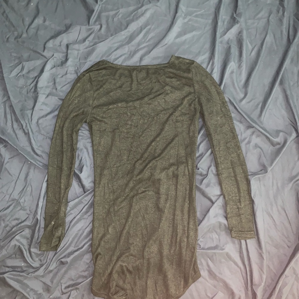 An olive straight leg tshirt dress. Size Medium. A no boundaries design